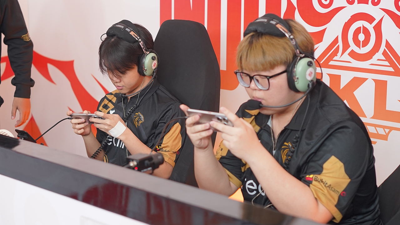 Tiga tim teratas lolos playoff IKL Spring 2025. Dominator Esports unggul mutlak, ONIC bangkit, dan persaingan playoff makin panas. Simak ulasan lengkapnya!