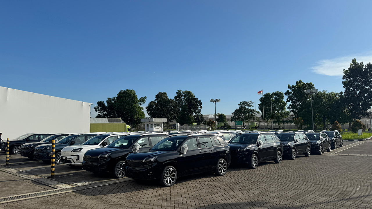 AION Indonesia mulai rakit lokal AION V, SUV listrik pintar dan kirim 500 unit pertama mulai Juni 2025. Biaya lebih efisien, waktu pengiriman super cepat.