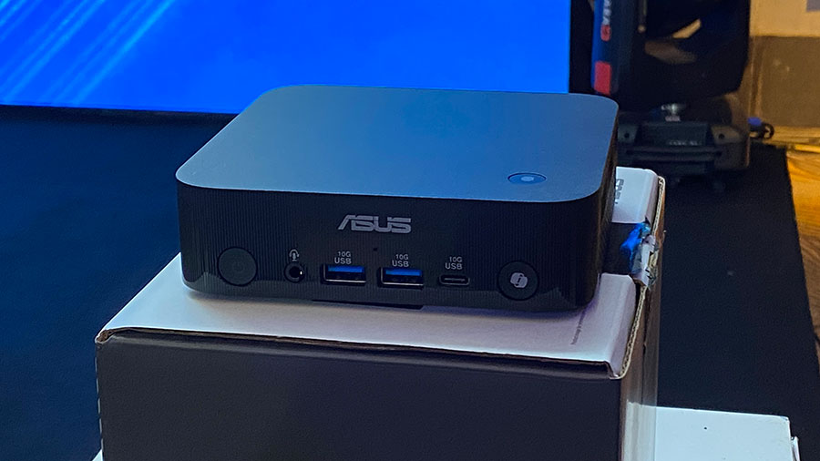 ASUS luncurkan ExpertCenter PN54, mini PC Copilot+ bertenaga AMD Ryzen AI Series dengan dukungan WiFi 7, 4 layar 4K, dan fitur AI terintegrasi.