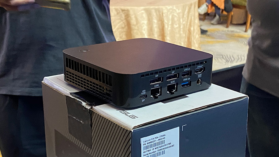 ASUS luncurkan ExpertCenter PN54, mini PC Copilot+ bertenaga AMD Ryzen AI Series dengan dukungan WiFi 7, 4 layar 4K, dan fitur AI terintegrasi.