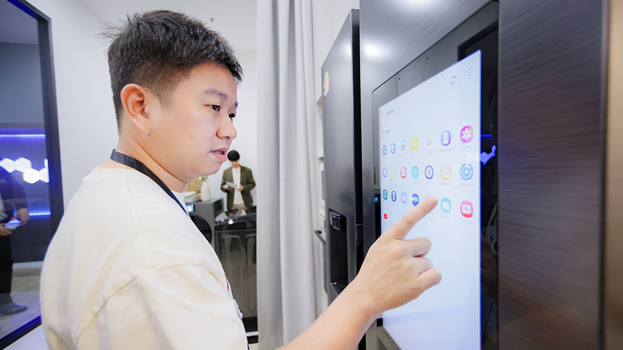 Samsung hadirkan inovasi AI Home, perangkat laundry cerdas, kulkas pintar, dan vacuum terbaru di Southeast Asia Tech Seminar 2025 di Bangkok.