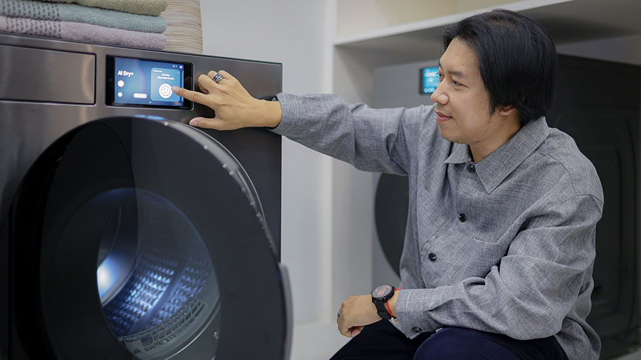 Samsung hadirkan inovasi AI Home, perangkat laundry cerdas, kulkas pintar, dan vacuum terbaru di Southeast Asia Tech Seminar 2025 di Bangkok.