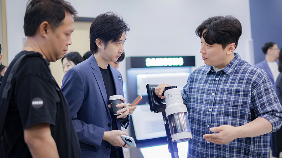 Samsung hadirkan inovasi AI Home, perangkat laundry cerdas, kulkas pintar, dan vacuum terbaru di Southeast Asia Tech Seminar 2025 di Bangkok.