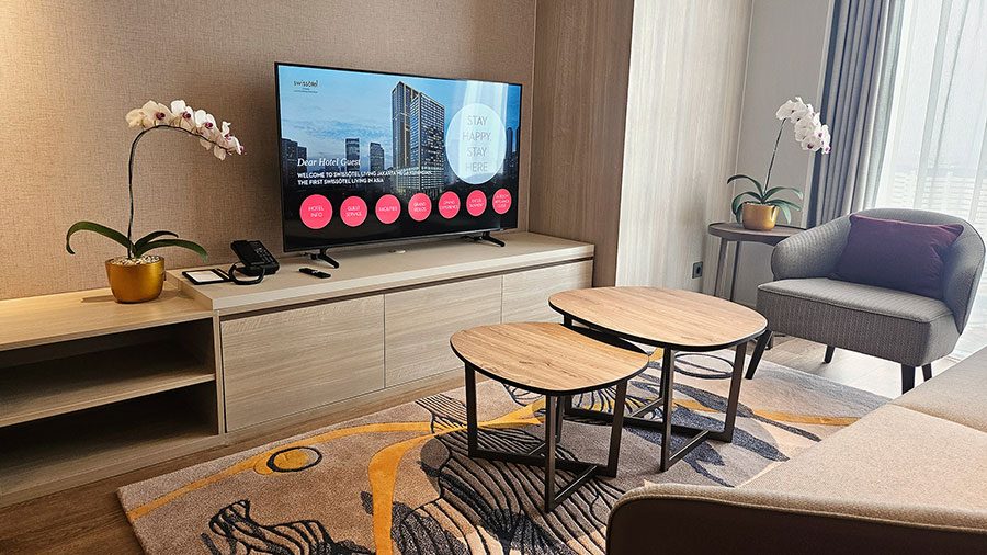Samsung luncurkan HU8000F Hospitality TV dengan 4K, Google Cast, dan fitur hotel pintar. Hadirkan hiburan canggih dan efisiensi manajemen hotel.