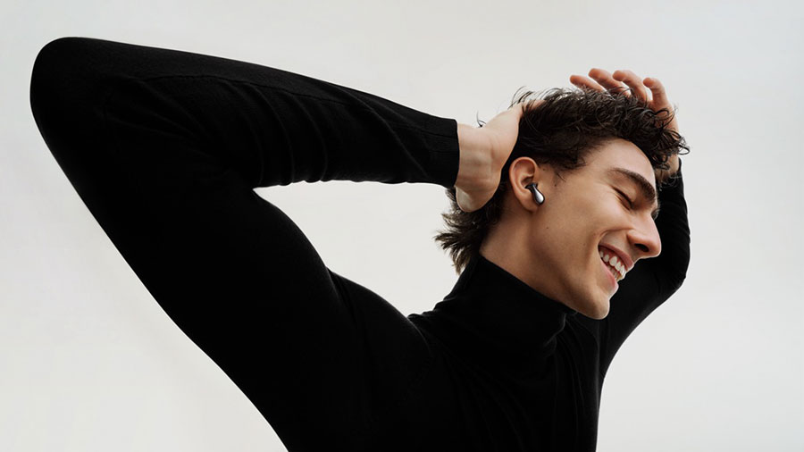 HUAWEI FreeBuds 6 hadir dengan teknologi dual-driver, desain ergonomis, dan noise cancellation canggih untuk pengalaman audio terbaik sepanjang hari.