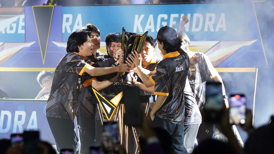 Kagendra raih gelar perdana di FFNS 2025 Fall dan resmi jadi wakil Indonesia di FFWS SEA 2025 Fall. Laga penuh drama dan kemenangan luar biasa!