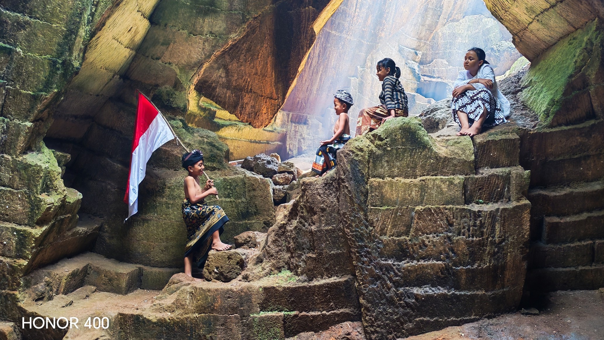 HONOR adakan Magic Moments Awards 2025 bertema keindahan Indonesia, berhadiah HONOR 400. Ikuti kompetisi foto hingga 8 September 2025!