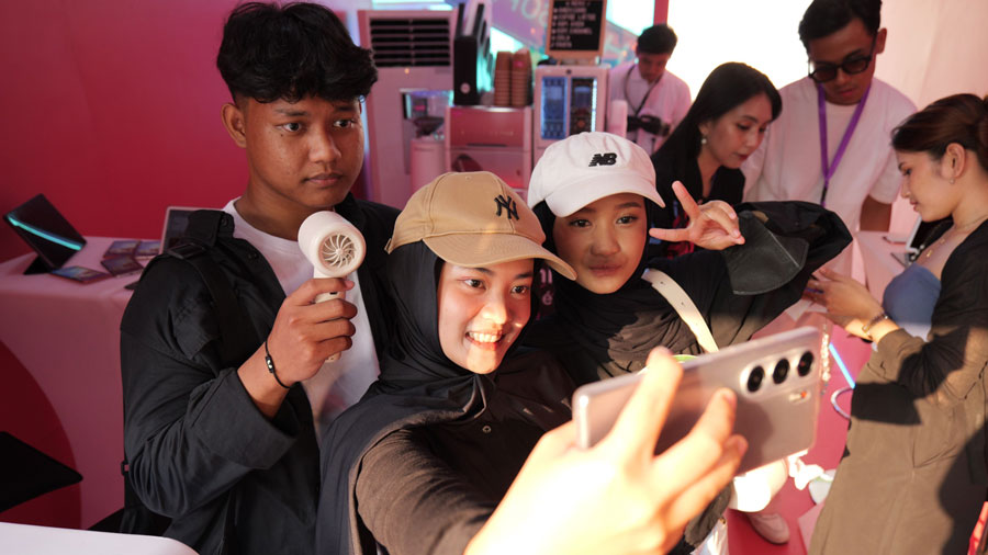 Infinix perkenalkan HOT 60 Pro+ di TSP 8, smartphone tertipis 3D Curved, lewat konsep Beautiful Beast Universe dan kolaborasi JKT48 x Deadsquad.