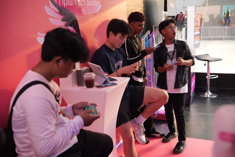 Infinix perkenalkan HOT 60 Pro+ di TSP 8, smartphone tertipis 3D Curved, lewat konsep Beautiful Beast Universe dan kolaborasi JKT48 x Deadsquad.