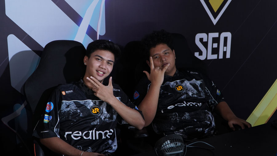 RRQ Kazu unggul di pekan pertama FFWS SEA 2025 Fall dengan 203 poin dan 4 Booyah. Tim Indonesia lainnya juga bersaing di posisi 12 besar.