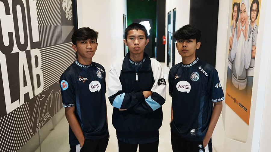 Pharaoh dan Team Falcons pastikan tiket Grand Finals FFWS SEA 2025 Fall. Tim Indonesia siap berjuang di Week 4!