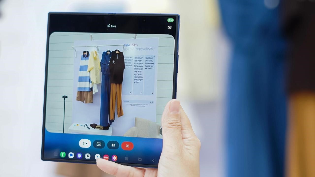 Galaxy Z Fold7 & Z Flip7 hadir dengan Google Gemini, kamera 200MP, FlexCam, dan Galaxy Watch8 untuk pengalaman traveling praktis dan seru.