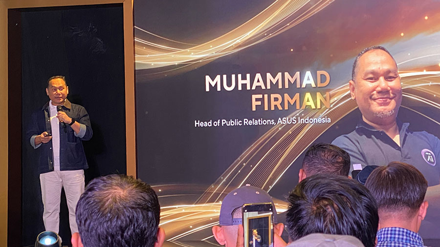 ASUS menghadirkan ProArt P16, laptop AI dengan prosesor AMD Ryzen AI 9 HX 370 dan GPU RTX 5080, dirancang untuk kreator profesional dan desainer modern.
