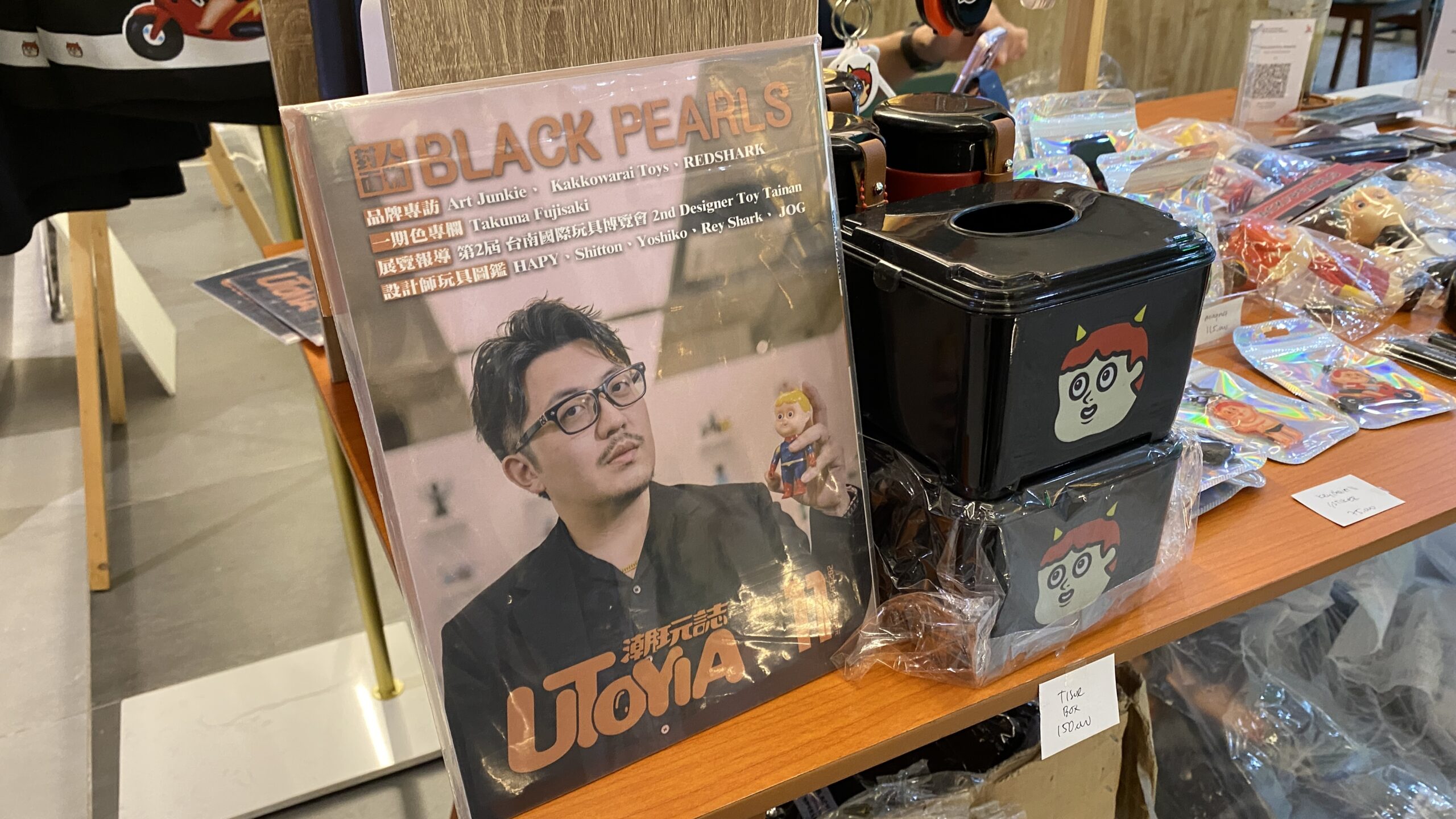 Black Pearl by Josh Wang hadirkan pameran seni sofubi FOR PEACE di Jakarta menampilkan karya eksklusif yang sarat makna perdamaian dan kolaborasi lintas budaya.