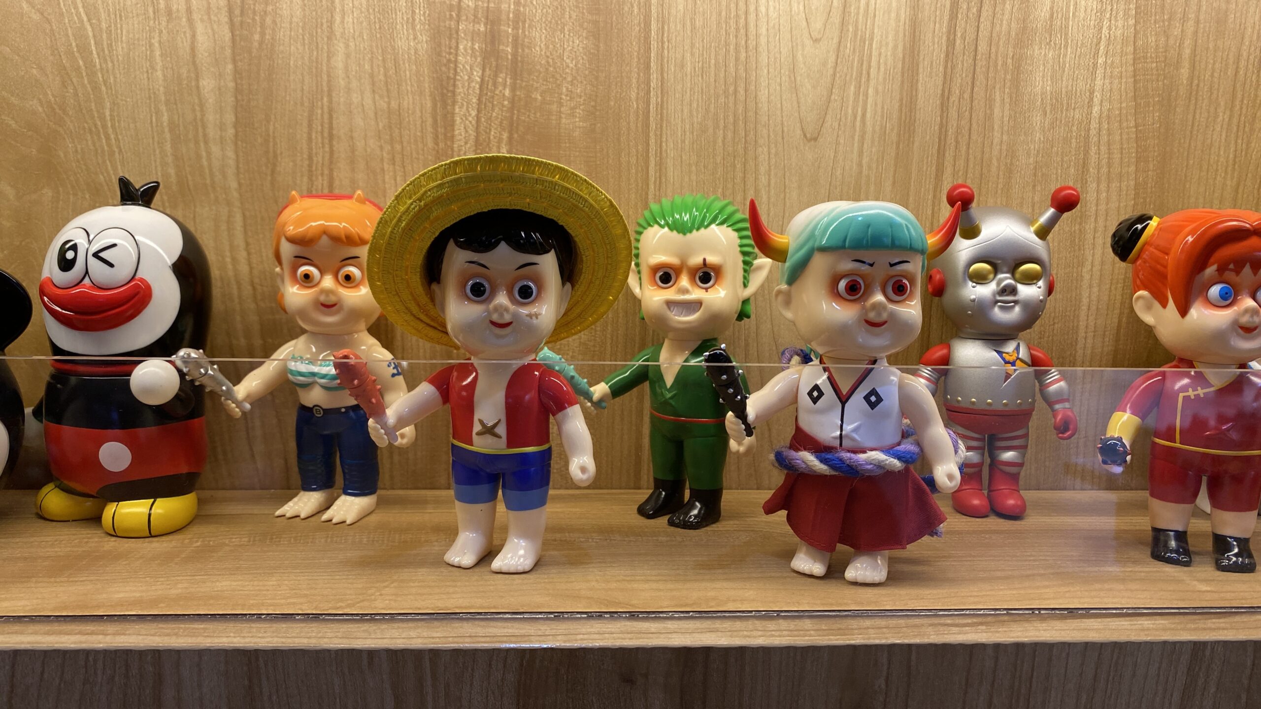 Black Pearl by Josh Wang hadirkan pameran seni sofubi FOR PEACE di Jakarta menampilkan karya eksklusif yang sarat makna perdamaian dan kolaborasi lintas budaya.