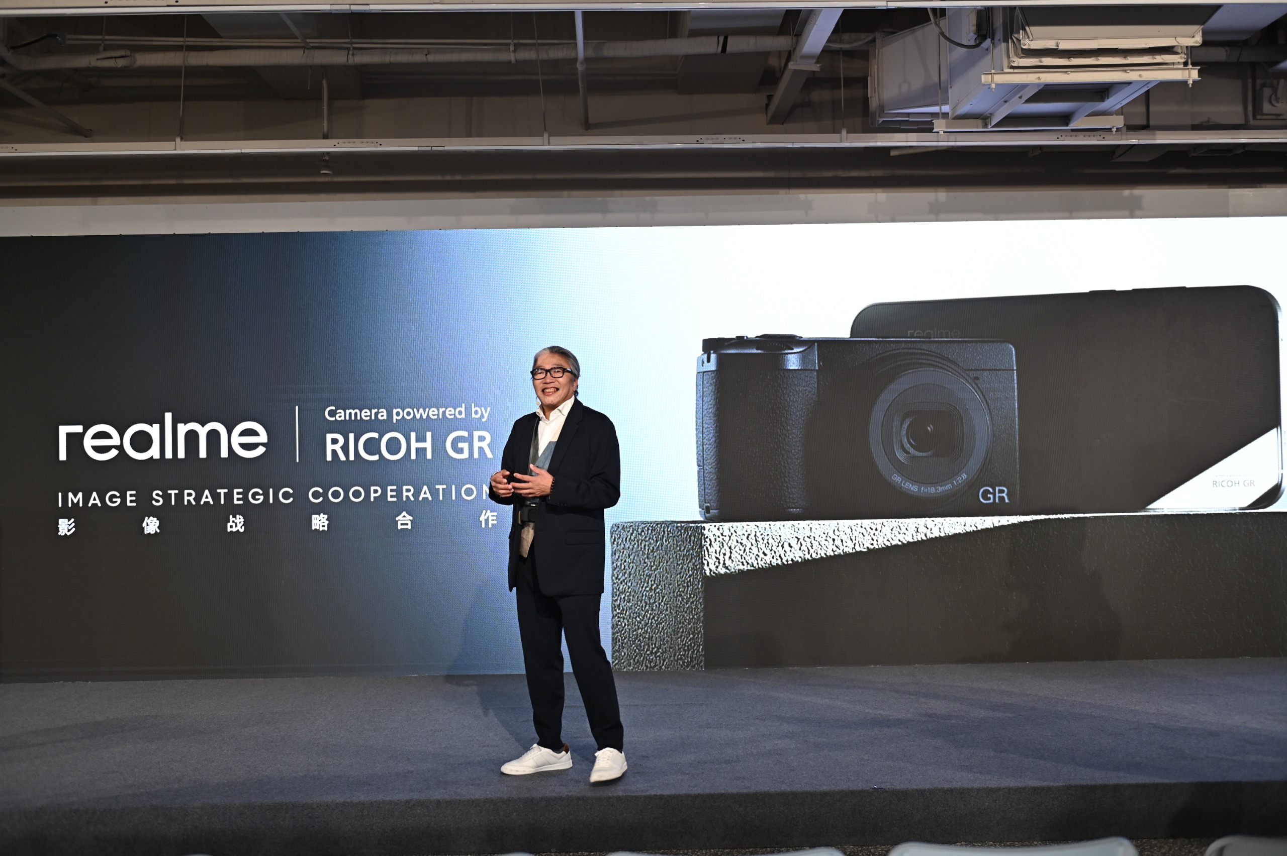 realme umumkan kerja sama jangka panjang dengan RICOH GR. realme GT 8 Pro hadir dengan kamera profesional berteknologi optik legendaris.