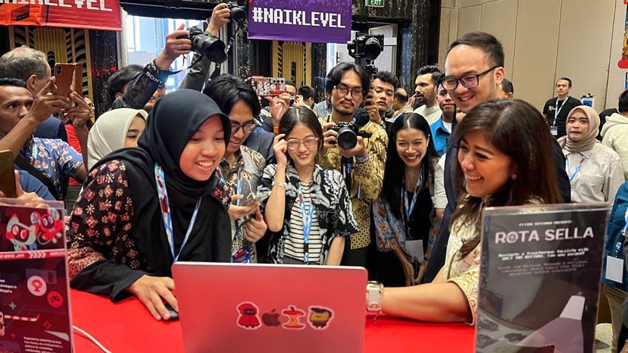 Garena Indonesia tampil di IGDX 2025 dengan game Rotasella karya mahasiswa ITB, mendapat apresiasi langsung dari Menteri Komunikasi dan Digital, Meutya Hafid.