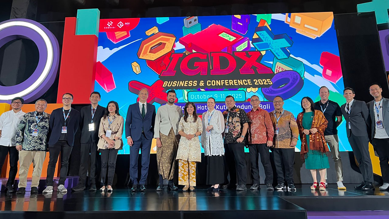 Garena Indonesia tampil di IGDX 2025 dengan game Rotasella karya mahasiswa ITB, mendapat apresiasi langsung dari Menteri Komunikasi dan Digital, Meutya Hafid.