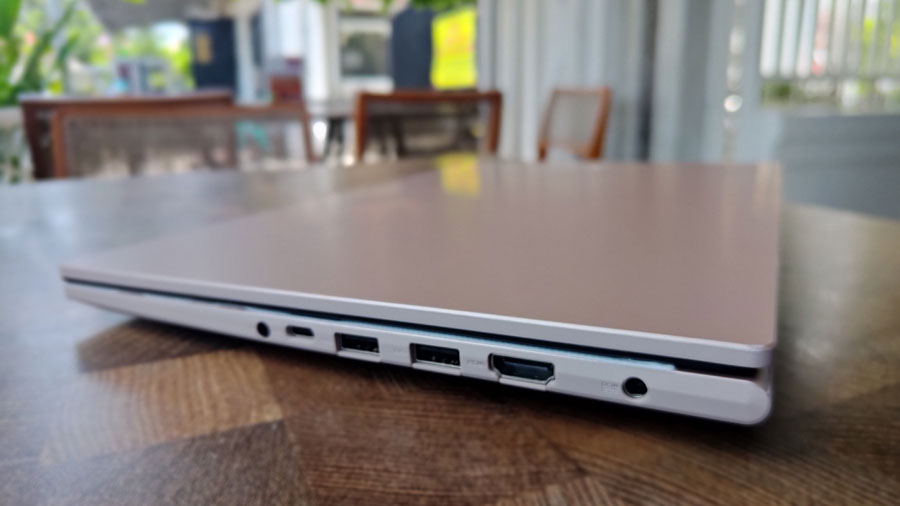 ASUS Vivobook 14 A1404VAP hadir dengan desain tipis, performa tangguh Intel Core 5, dan fitur lengkap untuk mendukung produktivitas dan gaya hidup modern.