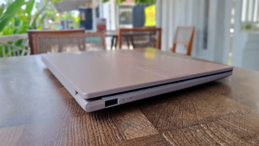 ASUS Vivobook 14 A1404VAP hadir dengan desain tipis, performa tangguh Intel Core 5, dan fitur lengkap untuk mendukung produktivitas dan gaya hidup modern.