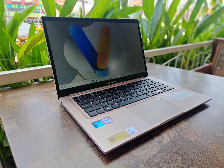 ASUS Vivobook 14 A1404VAP hadir dengan desain tipis, performa tangguh Intel Core 5, dan fitur lengkap untuk mendukung produktivitas dan gaya hidup modern.
