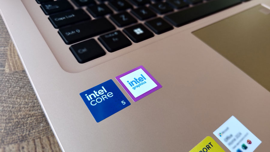ASUS Vivobook 14 A1404VAP hadir dengan desain tipis, performa tangguh Intel Core 5, dan fitur lengkap untuk mendukung produktivitas dan gaya hidup modern.