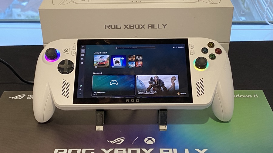ASUS resmi luncurkan ROG Xbox Ally Series di Indonesia, handheld gaming PC generasi baru dengan prosesor AMD Ryzen AI Z2 dan fitur AI canggih.
