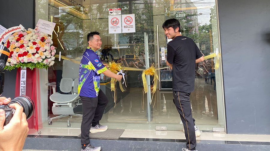 RRQ resmi buka RRQ Arena Bandung, pusat hiburan digital dengan fasilitas gaming, café, hingga ruang komunitas untuk anak muda.