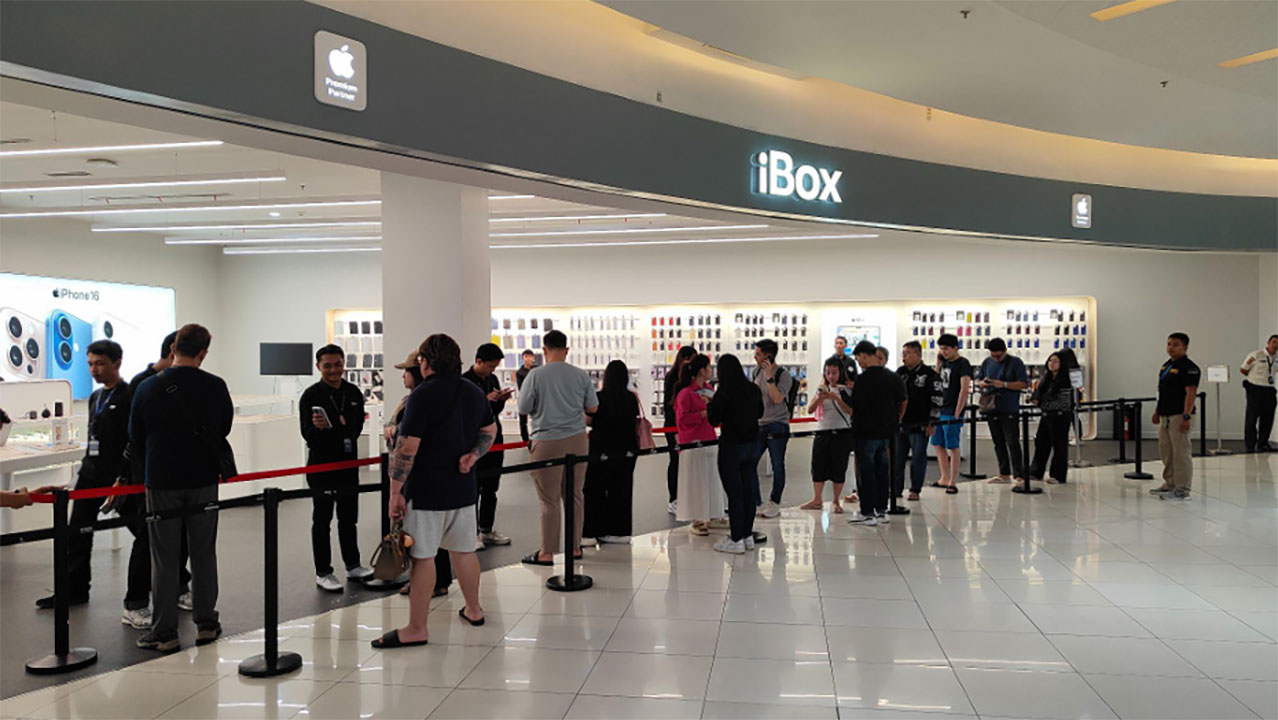 Erajaya Retail Group resmi buka pre-order iPhone 17 Series di iBox mulai 10 Oktober 2025. Ribuan pelanggan antusias memadati gerai di seluruh Indonesia.