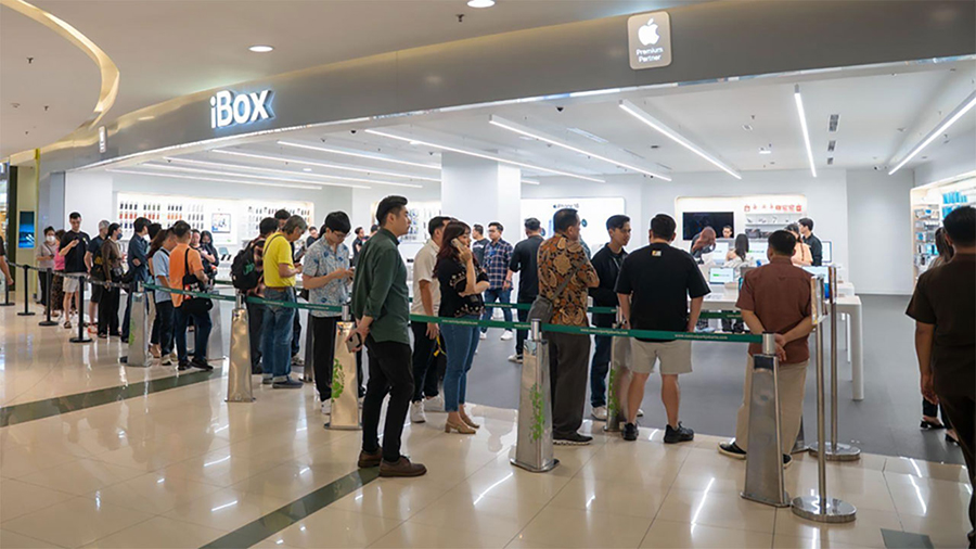 Erajaya Retail Group resmi buka pre-order iPhone 17 Series di iBox mulai 10 Oktober 2025. Ribuan pelanggan antusias memadati gerai di seluruh Indonesia.