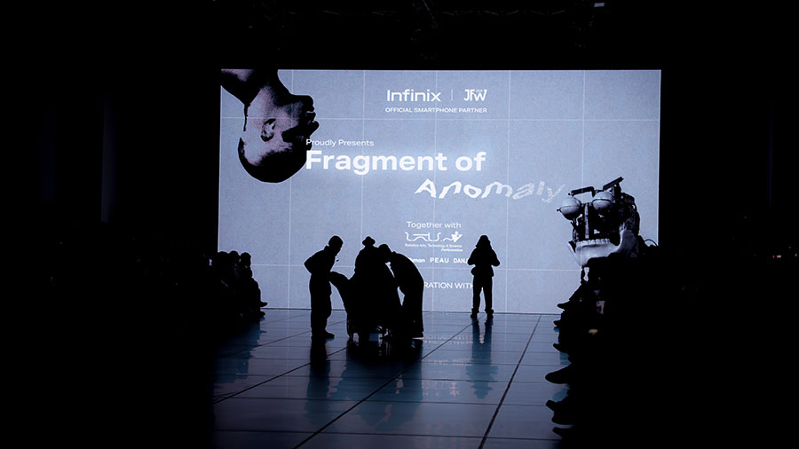 Infinix kembali ke JFW 2026 dengan “Jadiin Style Lo”, menampilkan runway Fragment of Anomaly, kolaborasi desainer lokal, RATS, hingga promo dan aktivasi.