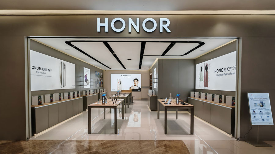 HONOR membuka Experience Store baru di Emporium Pluit dengan promo grand opening, layanan lengkap, dan rencana ekspansi ke Surabaya dan kota lainnya.