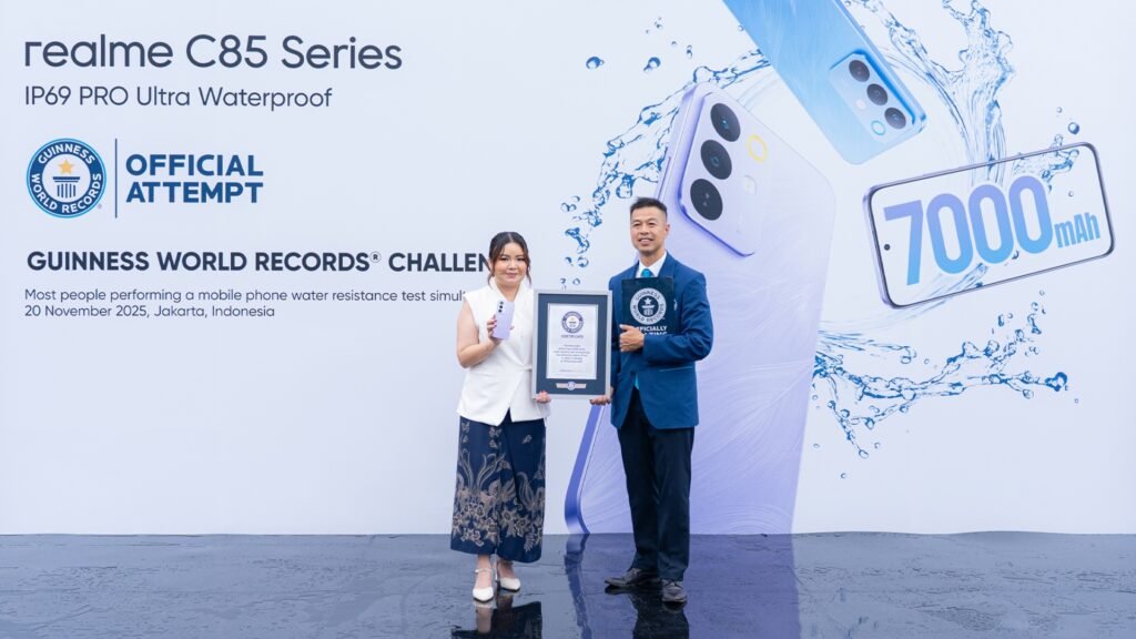 realme C85 Series pecahkan rekor GUINNESS WORLD RECORDS™ untuk "Most People Performing a Mobile Phone Water-Resistance Test Simultaneously".