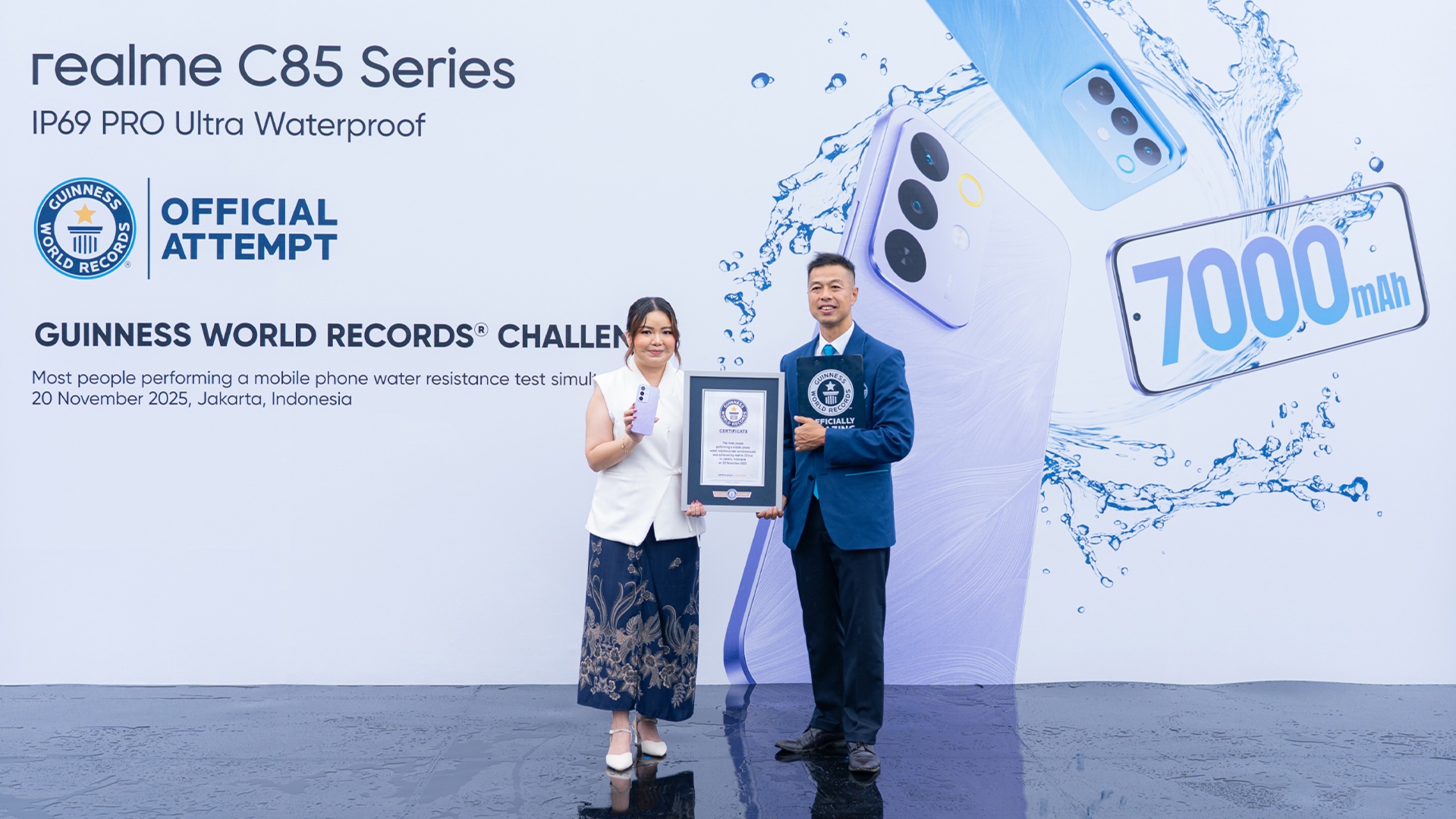 realme C85 Series pecahkan rekor GUINNESS WORLD RECORDS™ untuk "Most People Performing a Mobile Phone Water-Resistance Test Simultaneously".