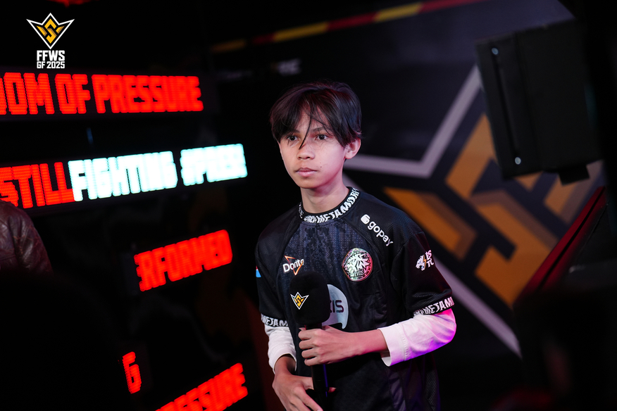 RRQ Kazu tampil gemilang di FFWS Global Finals 2025 Jakarta, selangkah menuju Grand Finals. EVOS Divine masih berjuang bangkit di pekan kedua.
