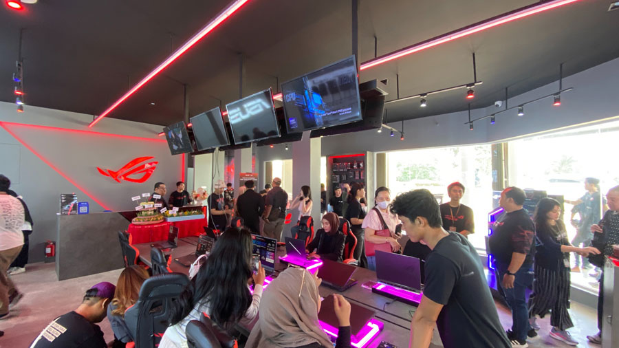 ASUS membuka ROG Exclusive Store di Summarecon Serpong dengan promo menarik, produk lengkap, dan turnamen komunitas berhadiah jutaan rupiah.