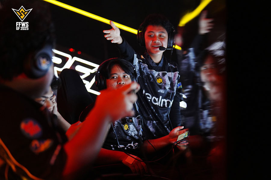 RRQ Kazu dan EVOS Divine berhasil memastikan tiket ke Grand Finals FFWS 2025 Jakarta setelah tampil kuat di Knockout Stage.