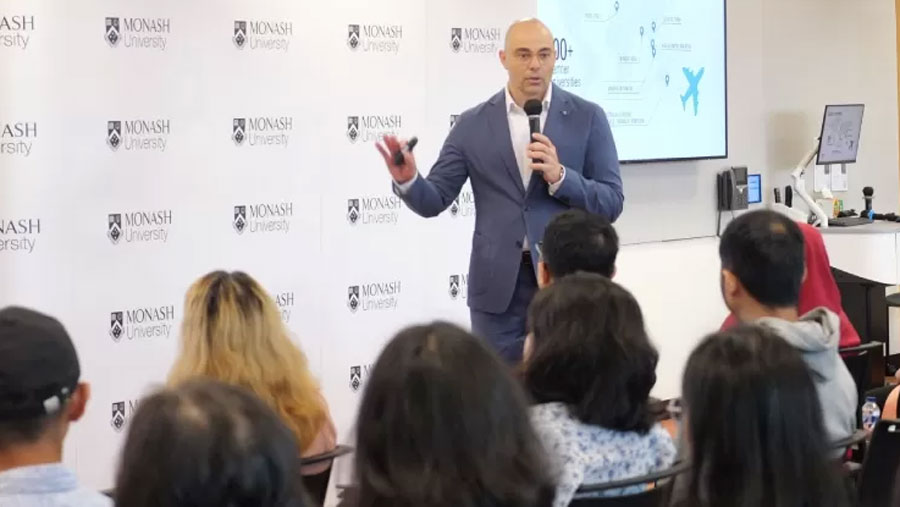 Demensia meningkat di seluruh dunia. Pelajari faktor risiko, pencegahan, dan inovasi riset terbaru untuk deteksi dini dari berbagai studi internasional.