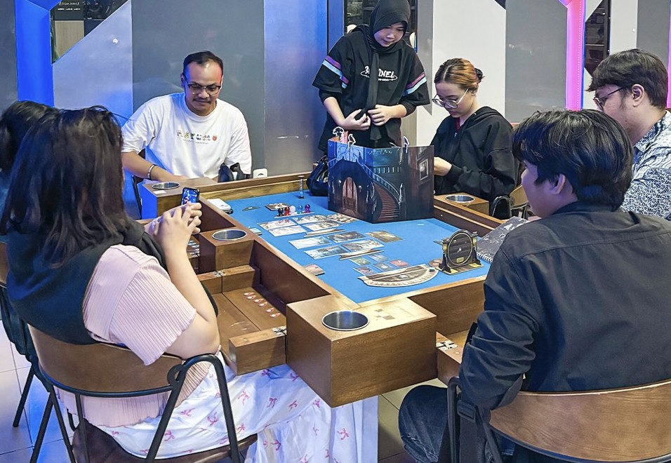 Sentinel Cyber Arena Jakarta hadir dengan spesifikasi baru, monitor 390Hz, kursi ergonomis, dan fasilitas private room, menawarkan pengalaman gaming terbaik.