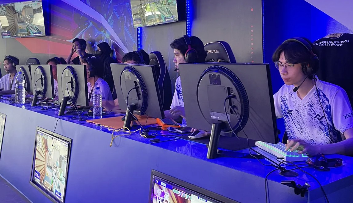 Sentinel Cyber Arena Jakarta hadir dengan spesifikasi baru, monitor 390Hz, kursi ergonomis, dan fasilitas private room, menawarkan pengalaman gaming terbaik.