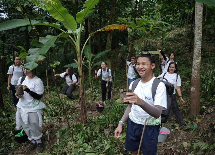 Acer Indonesia menutup gerakan Kelola e-Waste dengan pengelolaan 3 ton limbah elektronik dan penanaman 2.000 pohon sebagai komitmen keberlanjutan.
