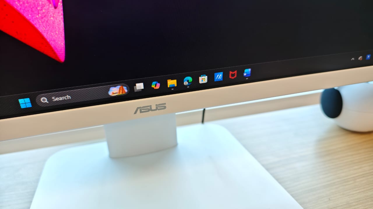 ASUS AiO V440VA hadir dengan Intel Core i7, RAM DDR5 16GB, SSD 1TB, layar IPS 100% sRGB, dan desain rapi tanpa kabel untuk kerja & hiburan.