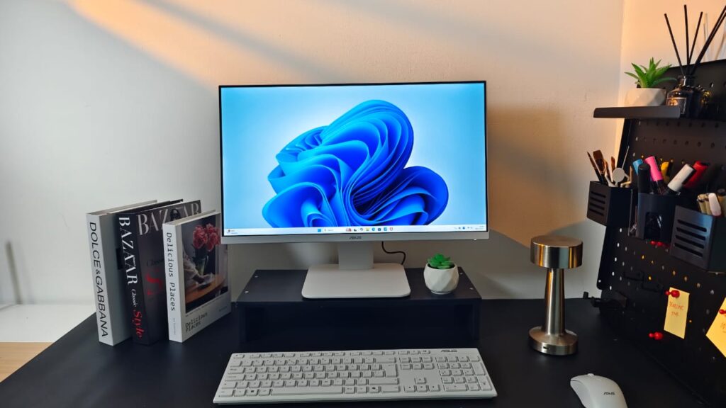 ASUS AiO V440VA hadir dengan Intel Core i7, RAM DDR5 16GB, SSD 1TB, layar IPS 100% sRGB, dan desain rapi tanpa kabel untuk kerja & hiburan.