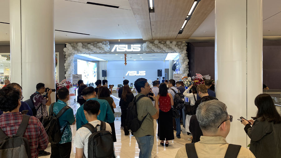 ASUS Exclusive Store hadir di Summarecon Mall Bekasi, tawarkan pengalaman belanja interaktif, promo spesial, dan garansi hingga 3 tahun.