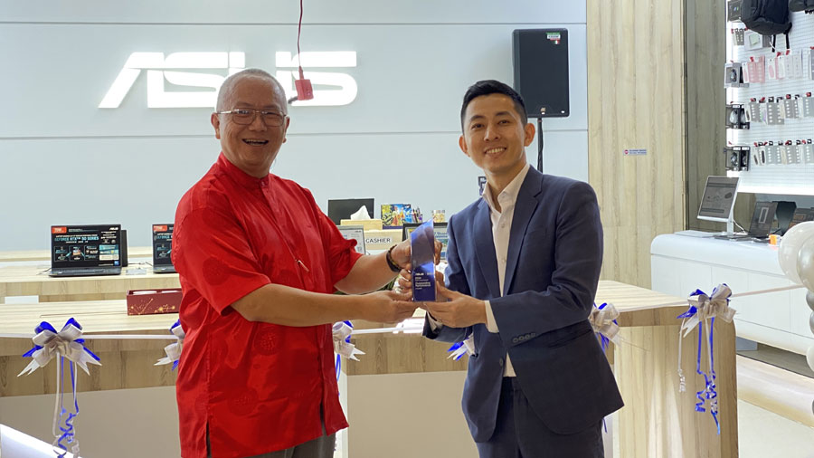 ASUS Exclusive Store hadir di Summarecon Mall Bekasi, tawarkan pengalaman belanja interaktif, promo spesial, dan garansi hingga 3 tahun.