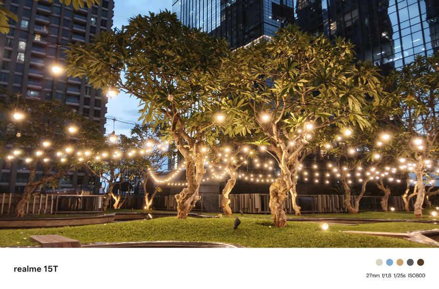 Review realme 15T 5G: layar AMOLED 4000 nits, baterai 7000mAh, fast charge 60W, kamera 50MP, fitur lengkap untuk harian.