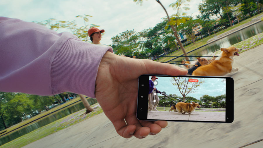 Fitur Horizontal Lock di Samsung Galaxy S26 Series bantu hasilkan video stabil dan lurus untuk vlog, olahraga, hingga konten kreatif viral.