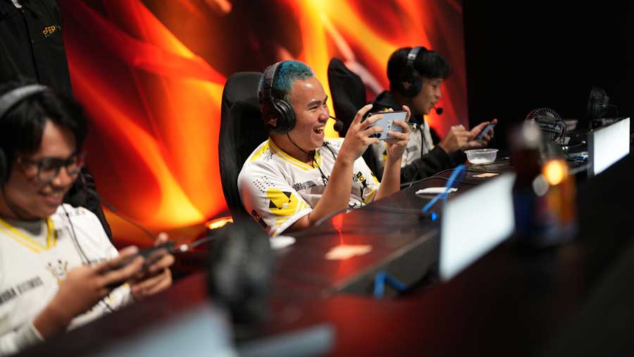 Hasil FFWS SEA 2026 Spring Week 1 belum maksimal bagi Indonesia. ONIC dan Bigetron jadi wakil terbaik, sementara Thailand mendominasi.