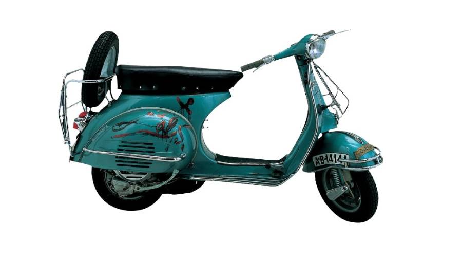 Vespa merayakan 80 tahun perjalanan ikoniknya melalui Vespa 80TH edisi spesial, koleksi anniversary, dan perayaan besar di Roma.