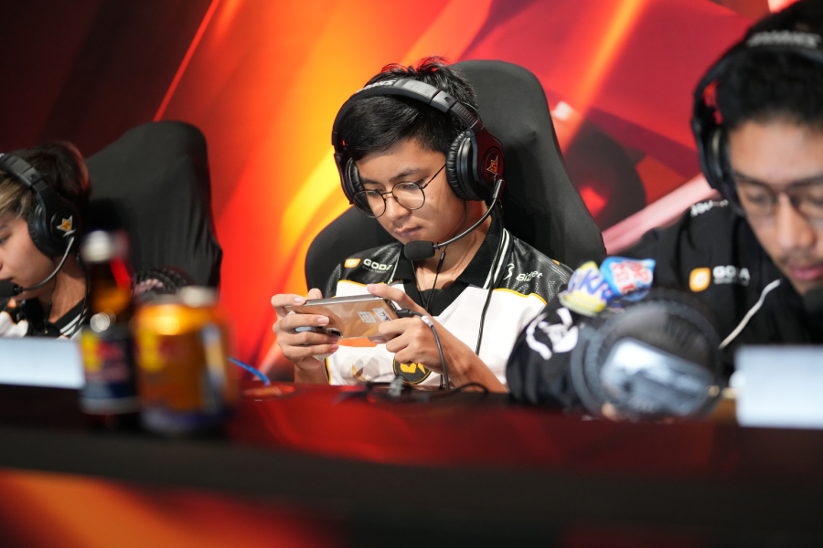 Coach Ady menilai penurunan performa tim besar di esports tidak selalu soal gameplay, tetapi juga kepercayaan dan mental tim.